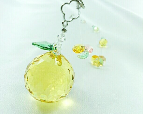 フルーツみたいでかわいい❤スワロフスキーサンキャッチャー
