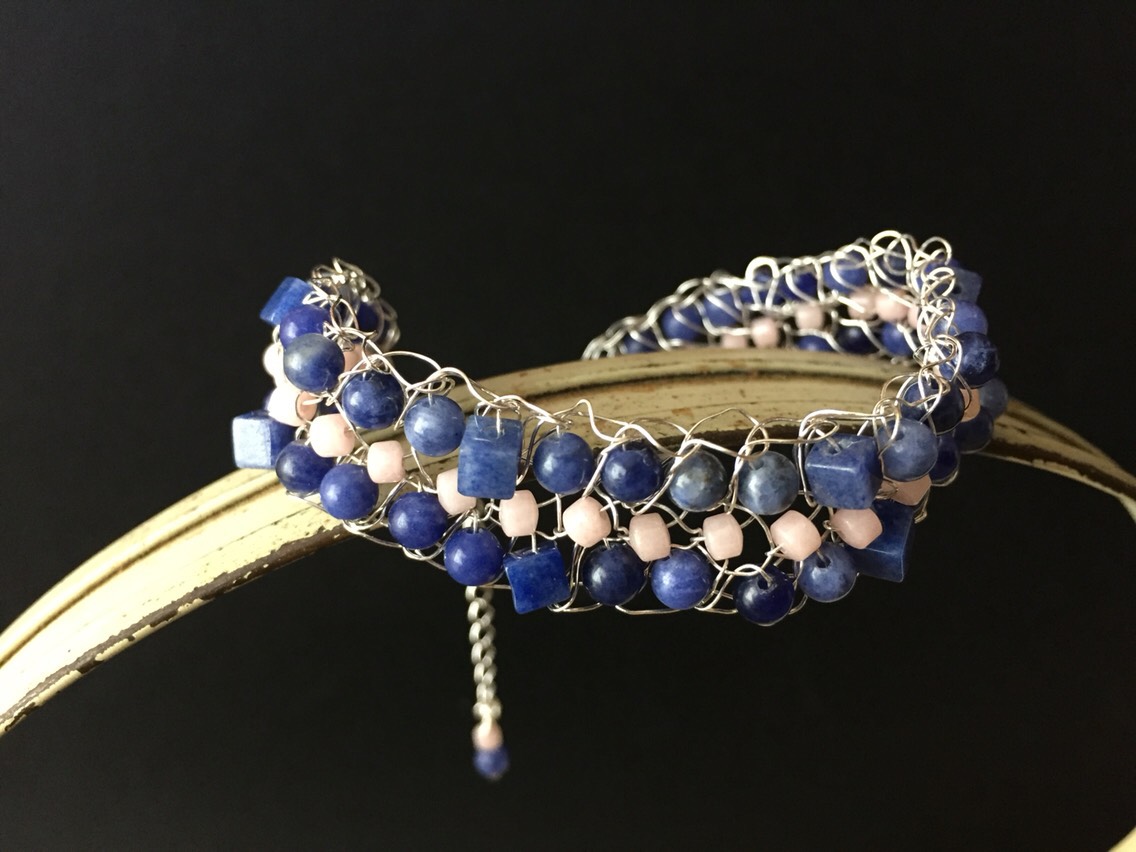 シルバー999の糸で編んだ天然石のブレス