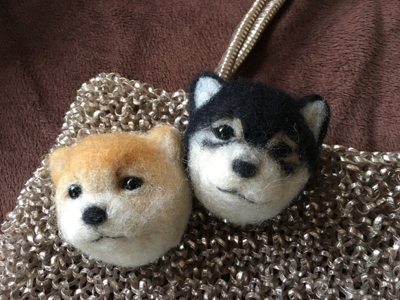 羊毛フェルト犬　ちろ 受注制作】羊毛フェルトブローチ 芝犬仔犬(黒柴) 羊毛フェルト
