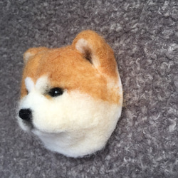 【受注制作】羊毛フェルトブローチ 秋田犬(赤毛) 3枚目の画像