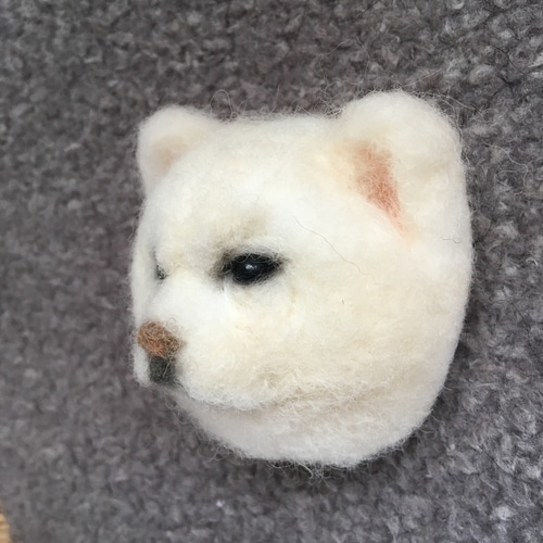 受注制作】羊毛フェルトブローチ 秋田犬(白) 羊毛フェルト