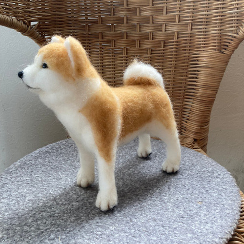 受注制作］羊毛フェルト人形 秋田犬 羊毛フェルト chikuchiku18 通販