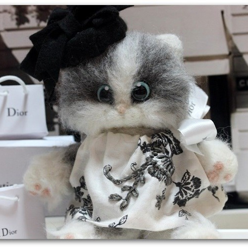 羊毛フェルト 猫 ぬいぐるみ ネコの目 パリジェンヌ Name Christian