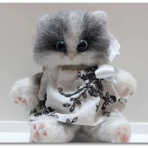 羊毛フェルト 猫 ぬいぐるみ ネコの目 パリジェンヌ Name Christian