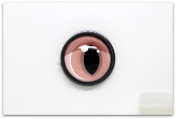 ねこの目 ピンク 普通（中目）オリジナル グラスアイ（ハイライトあり） 羊毛ニードル ドールアイ 4枚目の画像