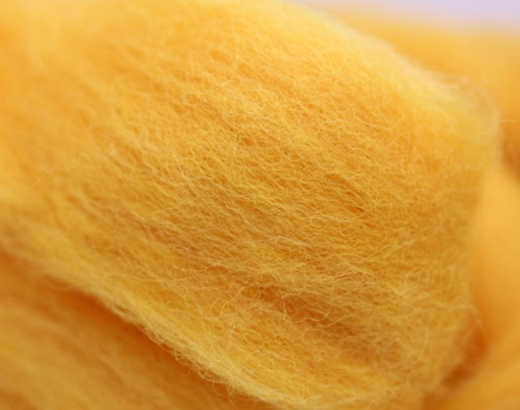 コリデール　染色スライバーウール（スフレチーズケーキ）25g 羊毛フェルト ニードル 3枚目の画像