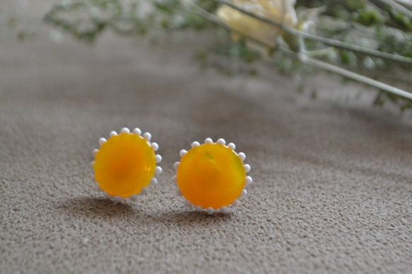 glass flower earring[黄色のお花ピアス] 1枚目の画像