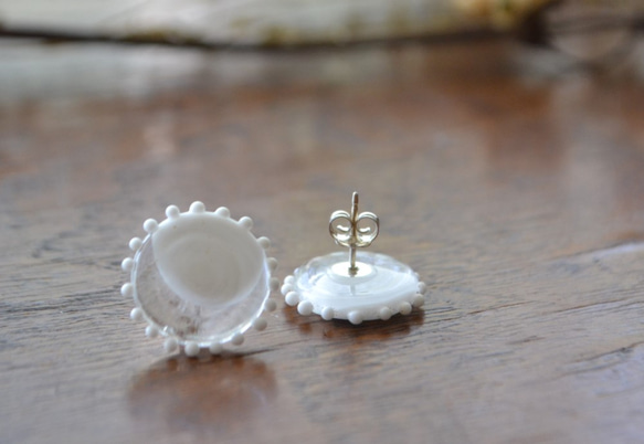 glass flower earring[白のお花ピアス] 2枚目の画像