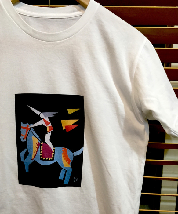 おとぎの国の駿馬  "あお" の綿Tシャツ 1枚目の画像