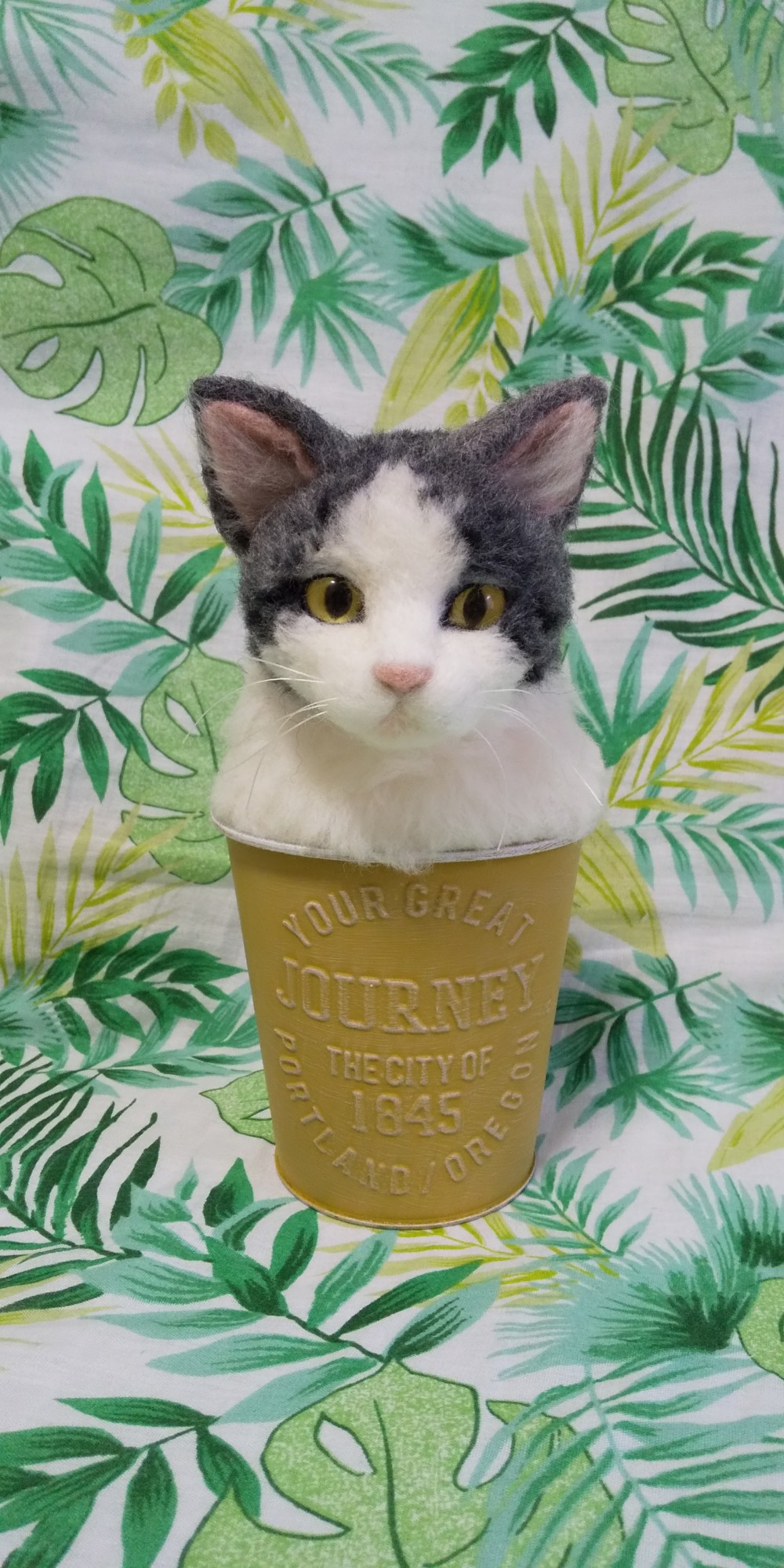 【羊毛フェルト】猫咲くブリキポット 【ハチワレ】