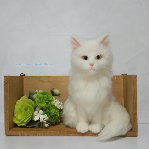 激安超特価 最大80%オフ  羊毛フェルト】フレーム入り白猫ちゃん パステル 羊毛フェルト 羊毛フェルト