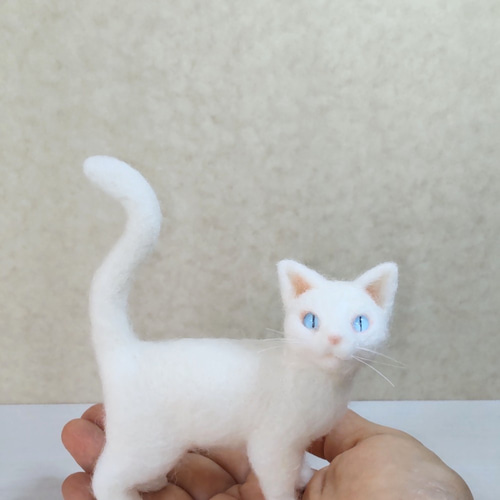 羊毛フェルト　白猫　No.36 羊毛フェルト ネコ