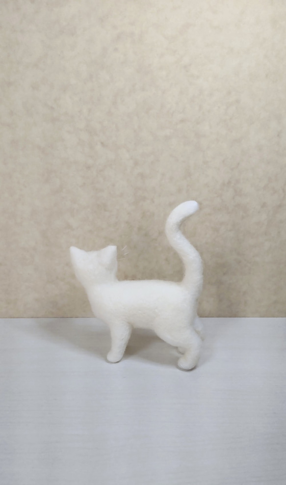 【羊毛フェルト】ミニミニ昼の白猫 2枚目の画像