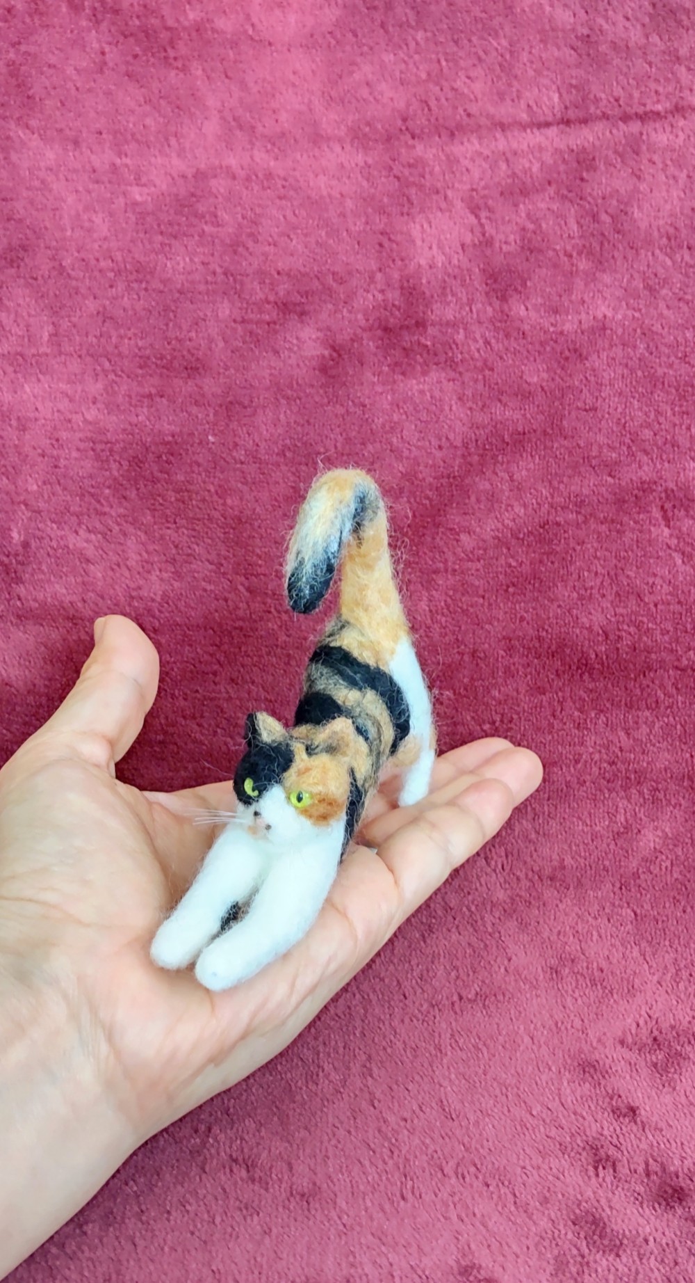 【羊毛フェルト】ミニミニ三毛猫～のびのび～