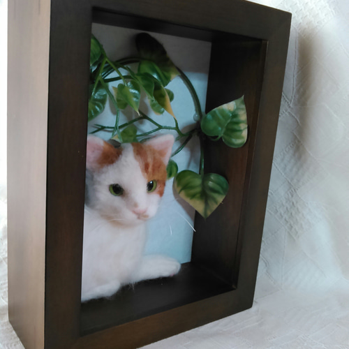羊毛フェルトフレーム入り　l _M 羊毛フェルト】フレームからこっち見てる猫ちゃん 羊毛フェルト