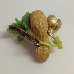 ピーナッツブローチ（葉っぱと木の実） 2枚目の画像