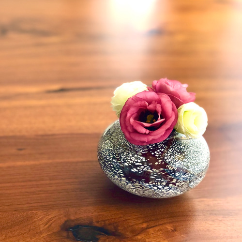 吹きガラス　一輪挿し　花瓶 　一点物　水差し　などに 銀彩一輪挿し」上質 国産純銀 高級感 大人 上品 飾りやすい 母の日 艶