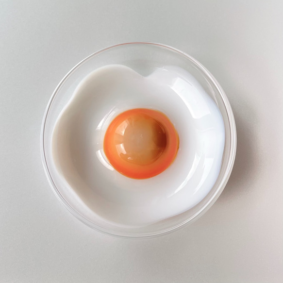 吹きガラス egg plate – 目玉焼きの小皿 – 1枚目の画像