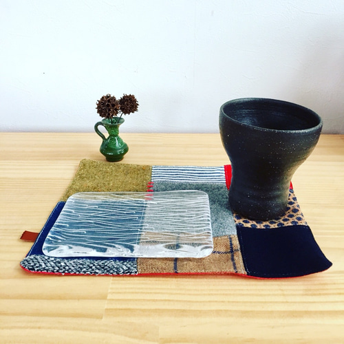 ほっこりパッチワークの小さなランチョンマット カーペット・絨毯  