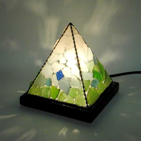 シーグラスのランプ　ピラミッドランプSー53 1枚目の画像
