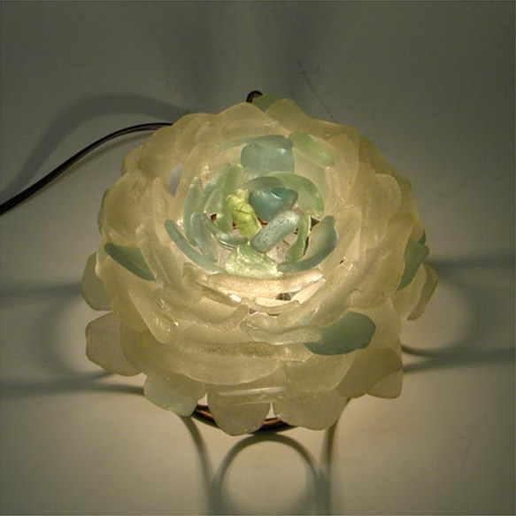 シーグラスのランプ　壁付、机上置き花びらのランプ-10 2枚目の画像