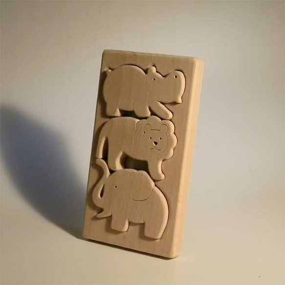 木のパズル　象とカバとライオンのトリオ 3枚目の画像