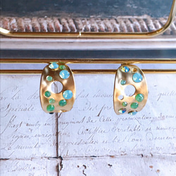 祖母綠（天然寶石）和凸圓形玻璃隨機耳環 第7張的照片
