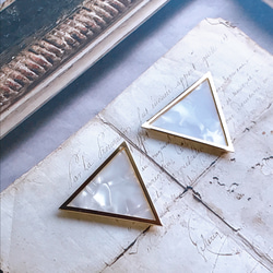 ビッグシルエット 三角 イヤリング•ピアス 2枚目の画像