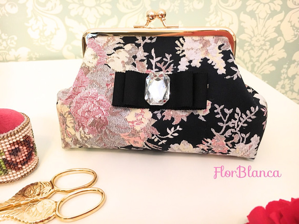 FlorBlanca Metal clasp pouch “Apricot” がま口ポーチ“アプリコット”黒花柄 1枚目の画像