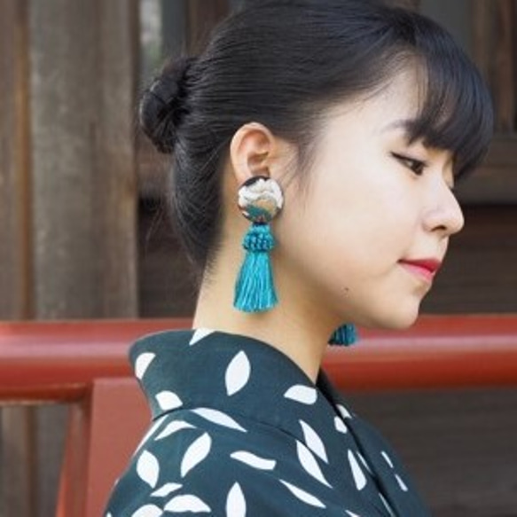 Nishijin編織腰帶和流蘇製成的耳環和耳環 第1張的照片