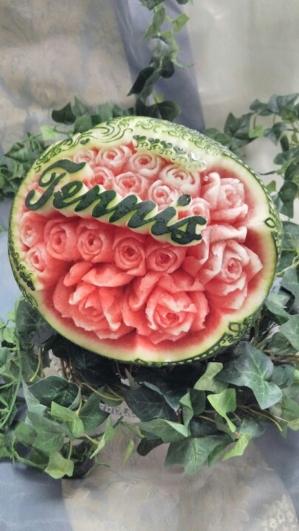 スイカ フルーツカービング 薔薇 プレゼント ギフト 彫刻作品 Fruit carving] Beautifully carve a watermelon - YouTube