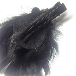 羽のヘアクリップ 2枚目の画像