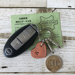 小さなハートのキーホルダー（刻印１文字無料）栃木ﾚｻﾞｰヌメ革 4枚目の画像