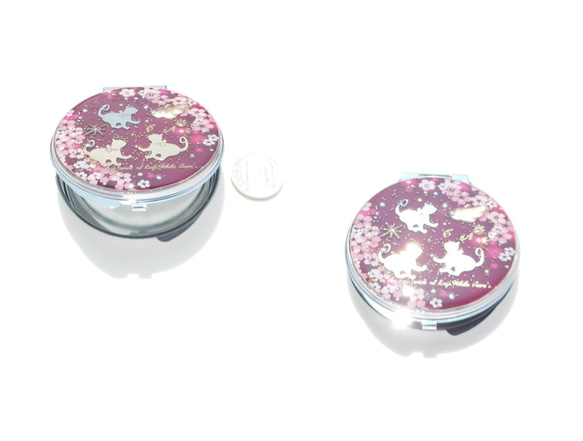 ワインレッドの桜の園　三匹のリボン猫のコンパクトミラー　鏡 3枚目の画像