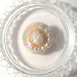 ビーズ刺繍のヘアゴム ラウンド(7) 白い薔薇 5枚目の画像