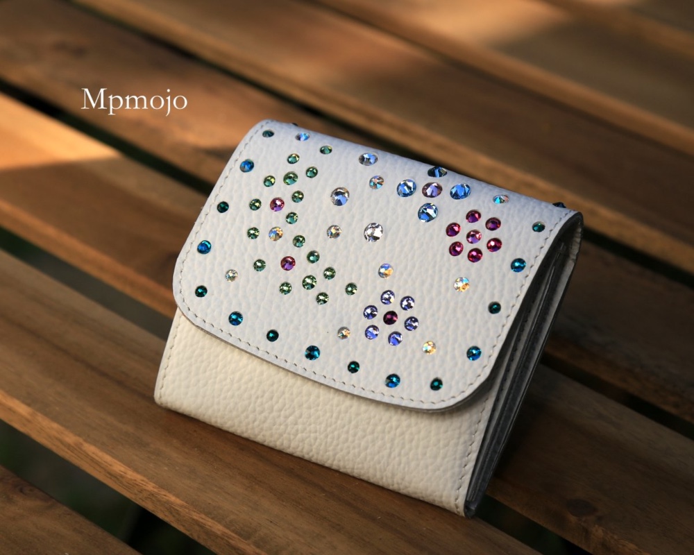 クリスタルのきらめく大人のシンプルウォレット