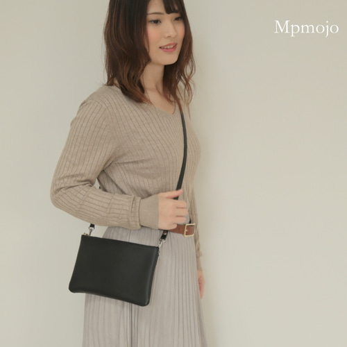 Creemaさんで購入した本革サコッシュです。大人可愛い♡ Creemaさんで購入した本革サコッシュです。大人可愛い♡