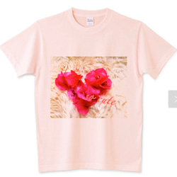 ブーゲンビリアの花びらをかき集めたデザインのTシャツです。 6枚目の画像