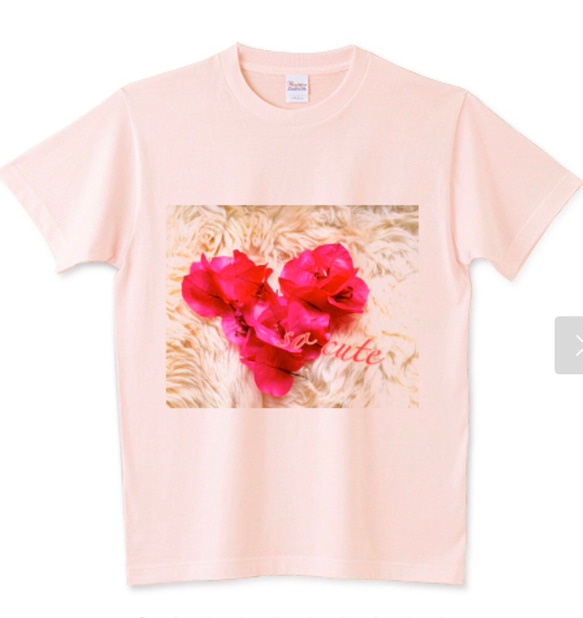 ブーゲンビリアの花びらをかき集めたデザインのTシャツです。 6枚目の画像