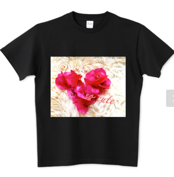 ブーゲンビリアの花びらをかき集めたデザインのTシャツです。 8枚目の画像