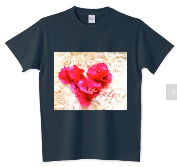 ブーゲンビリアの花びらをかき集めたデザインのTシャツです。 9枚目の画像