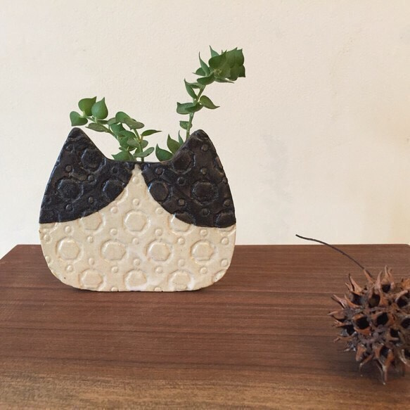 受注制作】laceねこ花器 ハチワレ猫 白×黒 白×薄茶 一輪挿し 受注制作】laceねこ花器 ハチワレ猫 白×黒 白×薄茶 一輪挿し