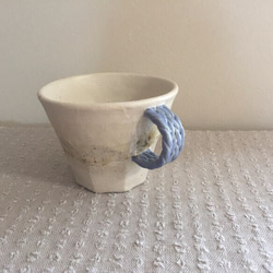 【現品販売】knitな持ち手のマグカップ  白マット×霞ブルー 1枚目の画像