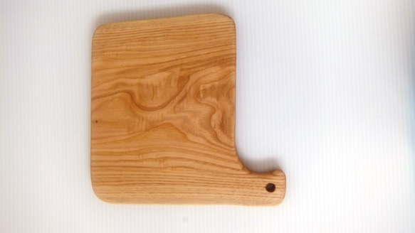 小さな栗の木のカッティングボードトレイ　Ｔ-1 2枚目の画像