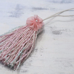 ❁シフォンのお花タッセル❁ 【パール付きシフォンフラワー】 ブークレー糸　ピンク　鞄やキーホルダーなどに 2枚目の画像