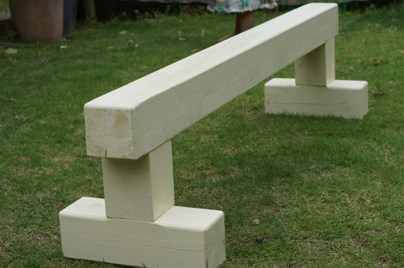 子供ベンチ　木製　平均台 無垢材　一本橋　ホワイト　白　アイボリー腰掛 3枚目の画像