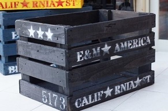 アンティーク木箱 　コンテナ　廃材　アメリカ雑貨　黒色 1枚目の画像