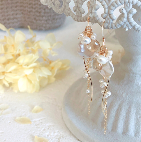 再販＊【14kgf】花びらパール×ウェーブ＊ロングピアス ピアス（フック 