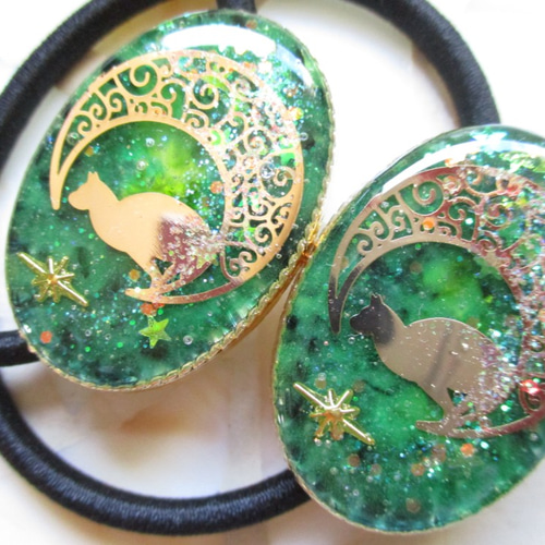 再販不可。フクロモモンガ クリスマス レジンヘアゴム ブローチ