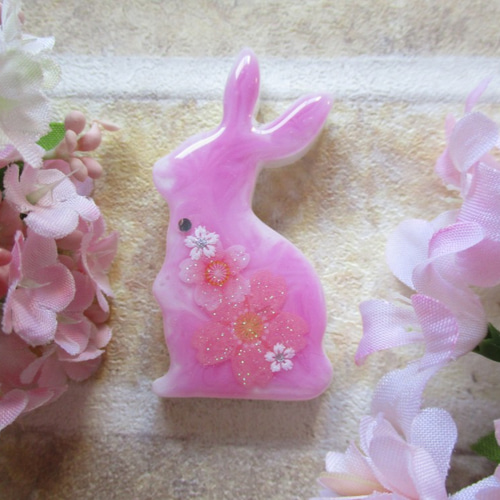 ◇1282 桜マーブルラテ うさぎのブローチ・中サイズ ※1点物 ブローチ 